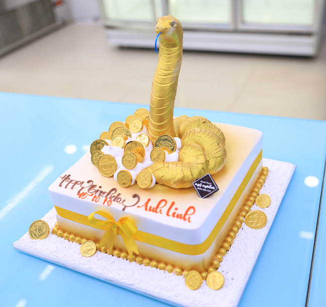 Bánh Sinh Nhật Tạo Hình 3D Con Rắn Tuổi Tỵ Mạ Vàng Đẹp Hoành Tráng Tặng Nam  | Bánh Kem Ngộ Nghĩnh