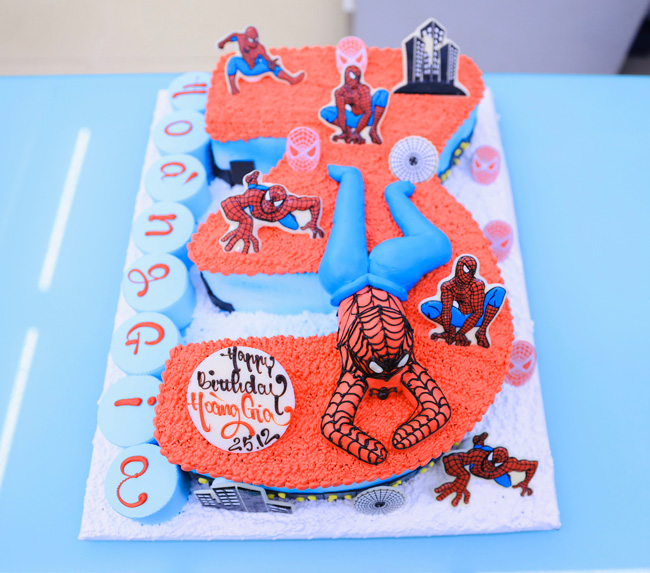 50+ Mẫu bánh sinh nhật hình Siêu nhân Nhện, Iron Man, Batman đẹp và ngầu  nhất