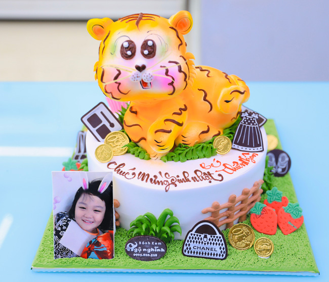 Bánh sinh nhật hình con hổ đẹp cho người tuổi Dần