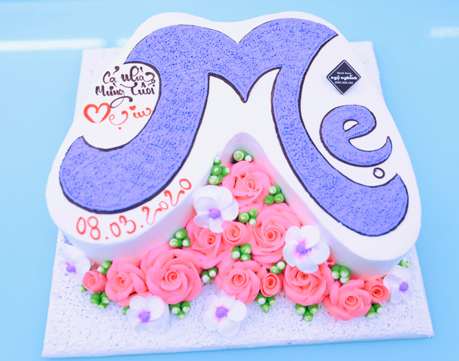 Bánh gato tạo hình 3d chữ M bắt hoa hồng đẹp độc đáo tặng mẹ ngày ...