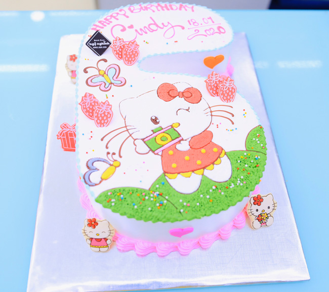 Chào mừng sinh nhật cùng bánh hello kitty xinh đẹp! Chứng kiến ​​những chiếc bánh tuyệt đẹp này với hình ảnh hello kitty đáng yêu, chắc chắn sẽ mang lại cho bạn cảm giác bất ngờ và hạnh phúc. Đây chắc chắn sẽ là một món quà sinh nhật đặc biệt cho bạn bè và người thân.