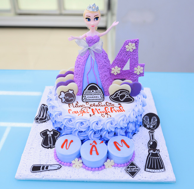 Bánh gato tạo hình 3d công chúa elsa váy màu tím và bánh nhỏ đẹp ...