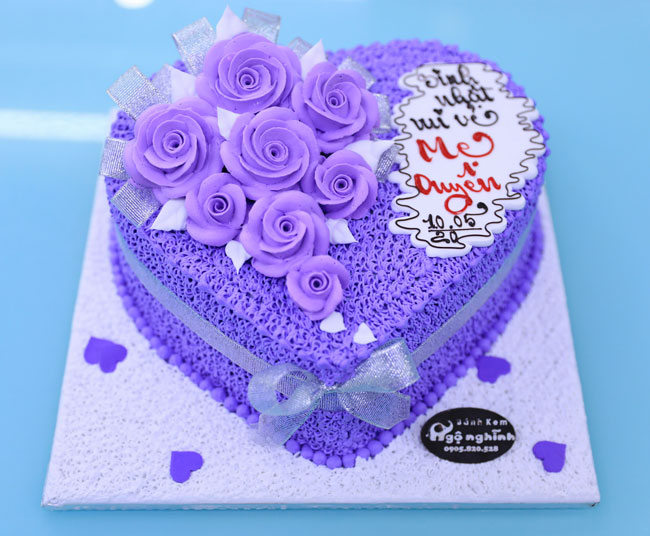 Bánh kem sinh nhật hình trái tim và dãi hoa hồng màu tím lãng mạn  Bánh  Thiên Thần  Chuyên nhận đặt bánh sinh nhật theo mẫu