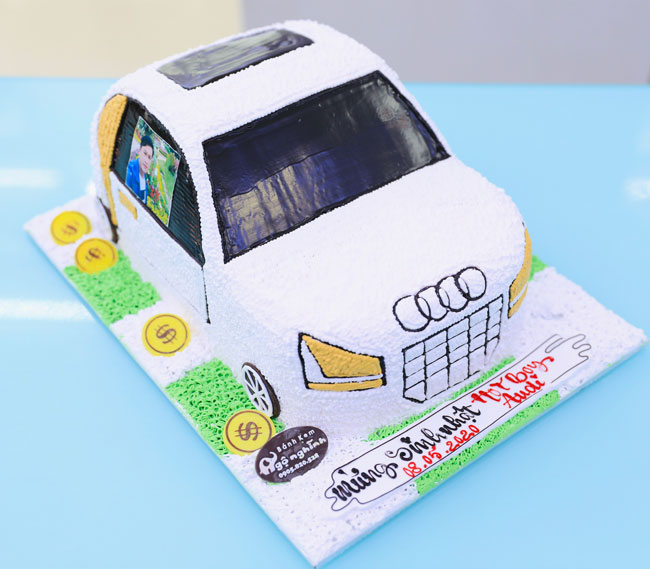 Bánh gato tạo hình 3d siêu xe Audi màu trắng có in hình độc đáo tặng bé  trai | Bánh Kem Ngộ Nghĩnh