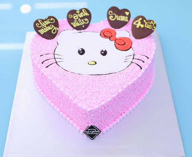 Bánh gato sinh nhật - Hello Kitty: Bạn yêu thích bánh sinh nhật và cả Hello Kitty? Hãy xem hình ảnh bánh gato sinh nhật độc đáo với hình ảnh Hello Kitty dễ thương bên trên. Đảm bảo sẽ khiến bạn thèm thuồng muốn thưởng thức ngay!