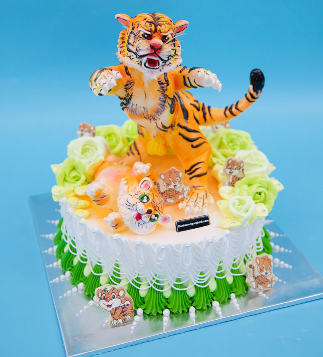 Bánh sinh nhật con hổ đẹp ngộ nghĩnh tặng bé tuổi dần 10045 - Bánh fondant