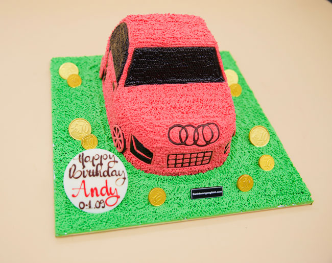 Bánh sinh nhật tạo hình 3d xe hơi Audi màu đỏ độc đáo tặng bé trai | Bánh  Kem Ngộ Nghĩnh