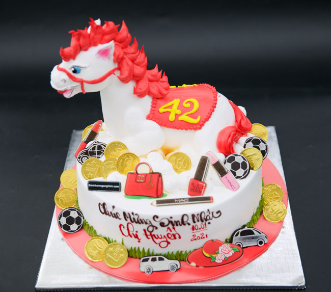 Bánh Sinh Nhật Tạo Hình 3D Con Ngựa Tuổi Ngọ Màu Đỏ Độc Đáo Hoành Tráng |  Bánh Kem Ngộ Nghĩnh