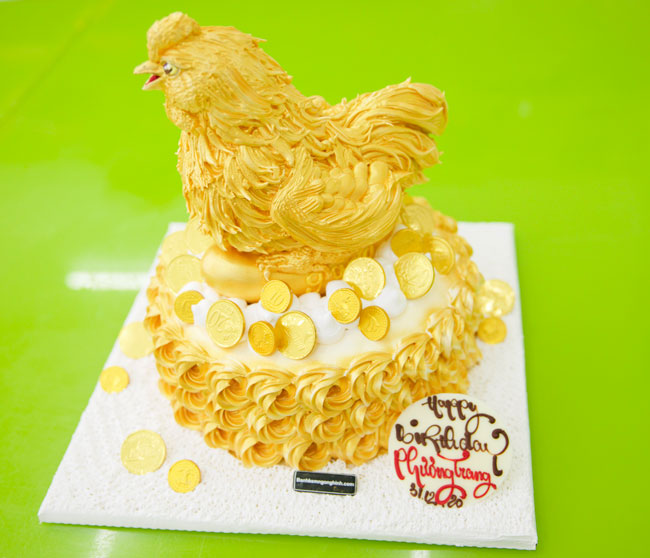 Bánh sinh nhật tạo hình 3d con gà mái tuổi dậu mạ vàng sang trọng tặng nữ |  Bánh Kem Ngộ Nghĩnh