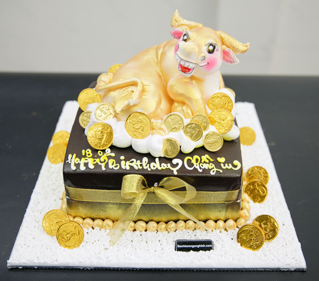 Bánh sinh nhật tạo hình 3d con trâu tuổi sửu mạ vàng sang trọng ...