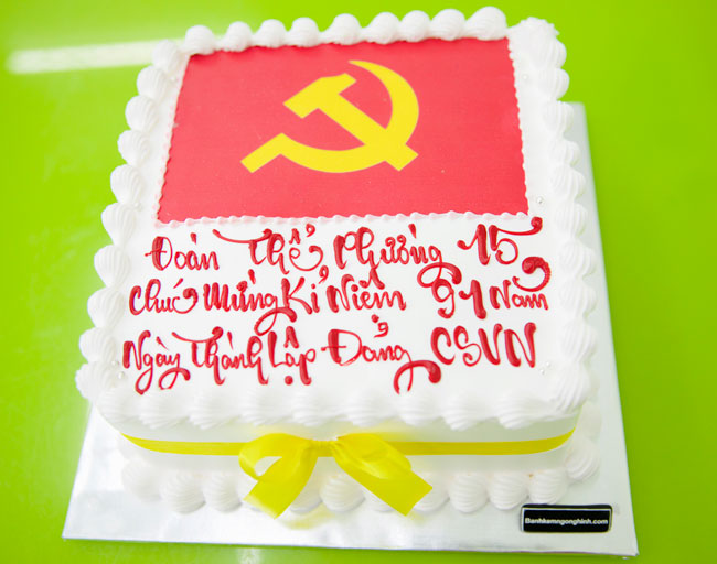 Bánh sinh nhật in hình logo Đảng trang trí đẹp mắt mừng ngày nhận huy hiệu   Bánh Kem Ngộ Nghĩnh