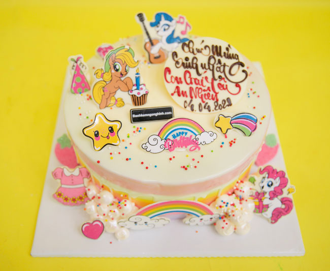 Bánh sinh nhật trang trí sticker pony lấp lánh xinh xắn dễ thương tặng bé  gái | Bánh Kem Ngộ Nghĩnh