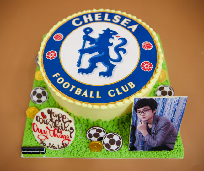 Bánh sinh nhật tạo hình 3d logo đội bóng Chelsea có gắn ảnh tặng ...