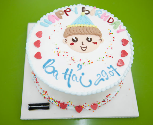 Hãy mừng sinh nhật của con trai bạn với chiếc bánh đầy màu sắc và vẽ hình đáng yêu! Hình như chúng tôi đã tìm được chiếc bánh đúng theo sở thích của con trai bạn. Hãy xem ngay để trải nghiệm sự thú vị của bánh sinh nhật này!
