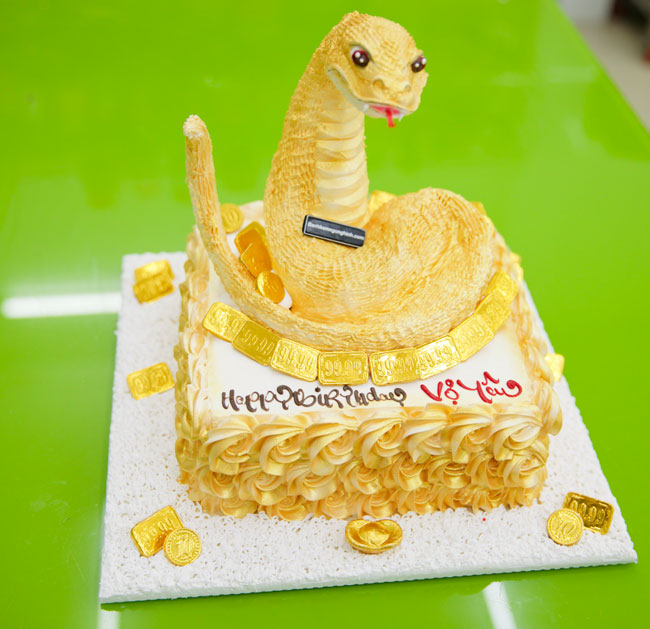 Bánh sinh nhật hình rắn(tỵ)