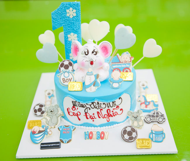 Bánh gato tạo hình chuột cute 3D là món bánh đồng hành cùng các bé trong những dịp kỷ niệm đặc biệt. Hãy cùng đến với hình ảnh của chiếc bánh được tạo hình vô cùng đáng yêu và sinh động này để cảm nhận được nét sáng tạo và độc đáo của món bánh này.