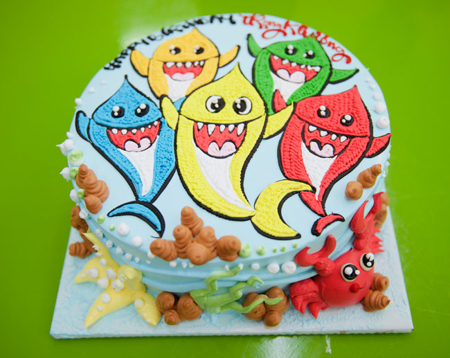 Bánh kem vẽ hình gia đình cá mập Baby shark  Tiệm Bánh Mon Chéri  Bánh  kem dễ thương