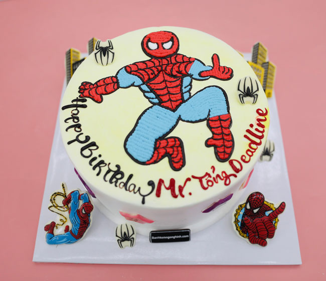Bánh sinh nhật vẽ hình siêu nhân người nhện - bánh sinh nhật: Đặt một chiếc bánh sinh nhật vẽ hình siêu nhân người nhện trên bàn tiệc sẽ khiến bữa tiệc sinh nhật của bạn thêm lãng mạn và ấn tượng. Với những chi tiết thể hiện rõ nét của siêu nhân nổi tiếng, chiếc bánh này sẽ làm hài lòng tất cả các fan của người nhện!