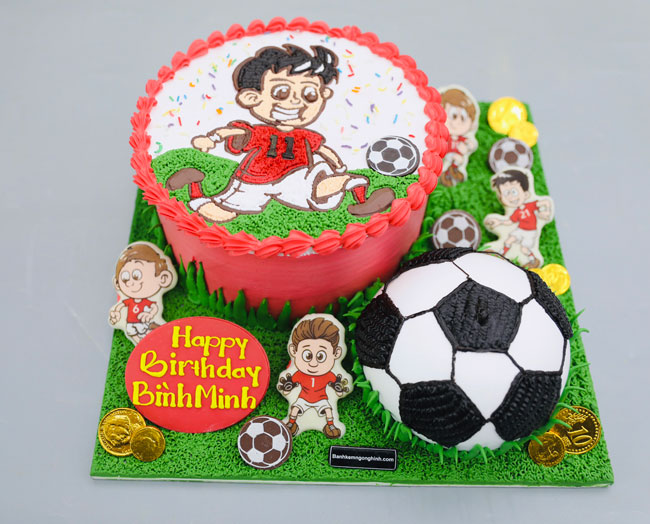 Bánh kem hình quả bóng và sân cỏ tặng bạn trai - Bánh Thiên Thần : Chuyên  nhận đặt bánh sinh nhật theo mẫu
