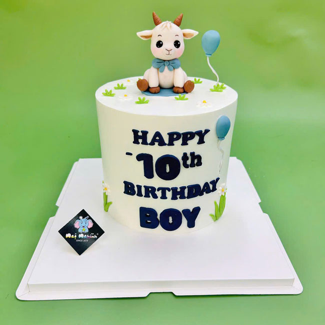 07-banh-kem-sinh-nhat-trang-tri-chu-de-nho-fondant-dang-yeu