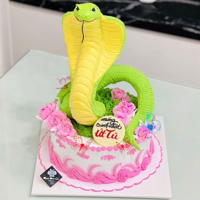 49-banh-kem-sinh-nhat-tao-hinh-3d-con-ran-tuoi-ty-mau-xanh-la