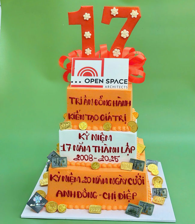 71-banh-kem-sinh-nhat-trang-tri-logo-va-so-17-3-tang-su-kien-cong-ty
