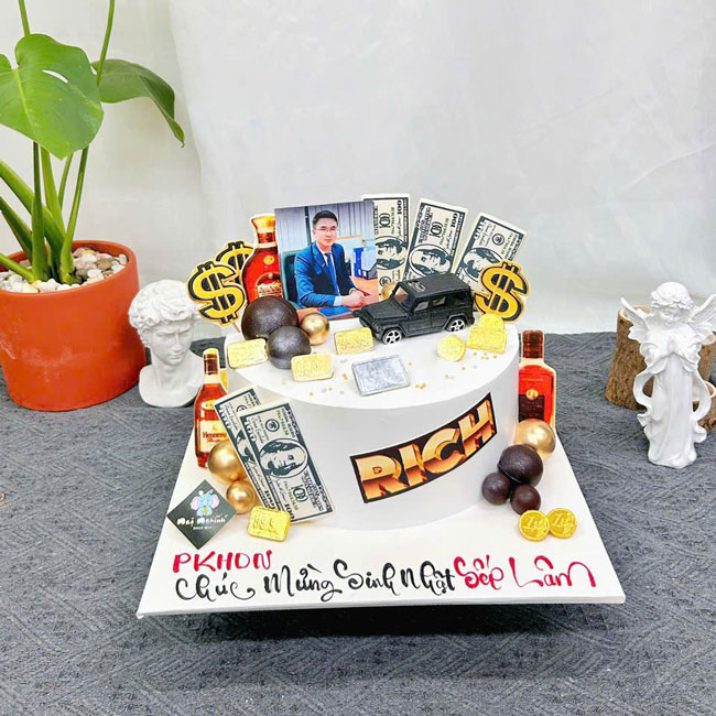 06-banh-kem-sinh-nhat-trang-tri-anh-va-tien-dola-doc-dao