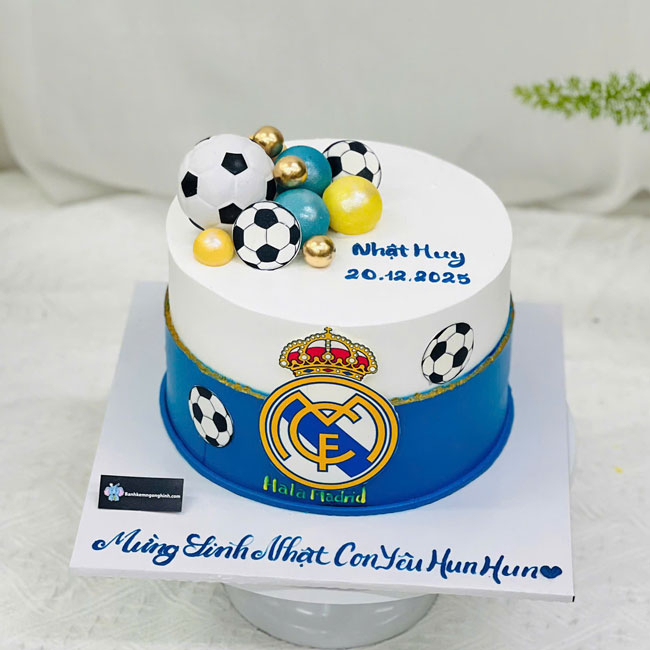 07-banh-kem-sinh-nhat-in-hinh-cau-lac-bo-dep-doc-dao