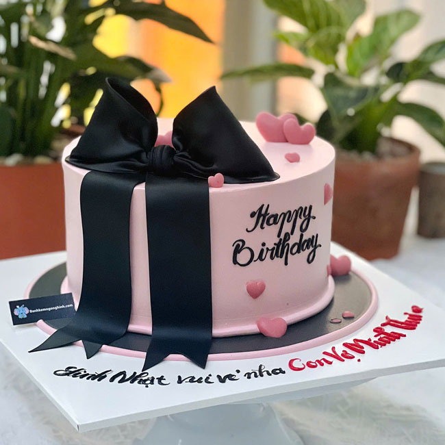 11-banh-kem-sinh-nhat-trang-tri-chiec-no-hong-tan-vo