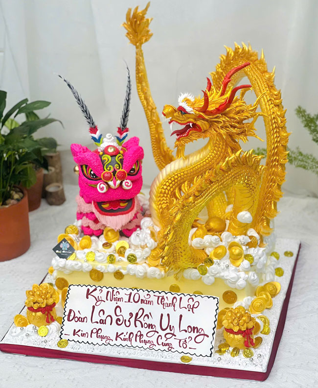 25-banh-kem-sinh-nhat-tao-hinh-3d-con-rong-tuoi-thin-ma-vang-doc-dao