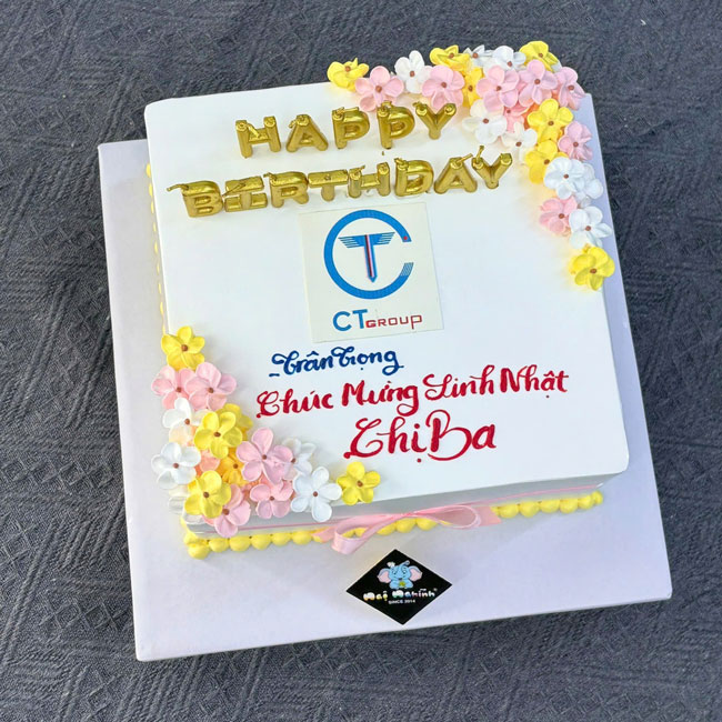 36-banh-kem-sinh-nhat-in-hinh-logo-va-hoa-xinh-xan