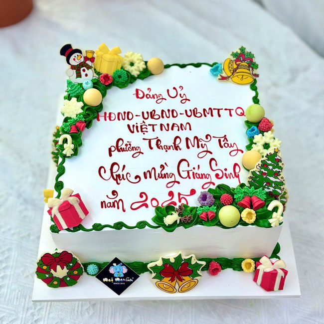 54-banh-kem-sinh-nhat-trang-tri-chu-va-khong-khi-giang-sinh