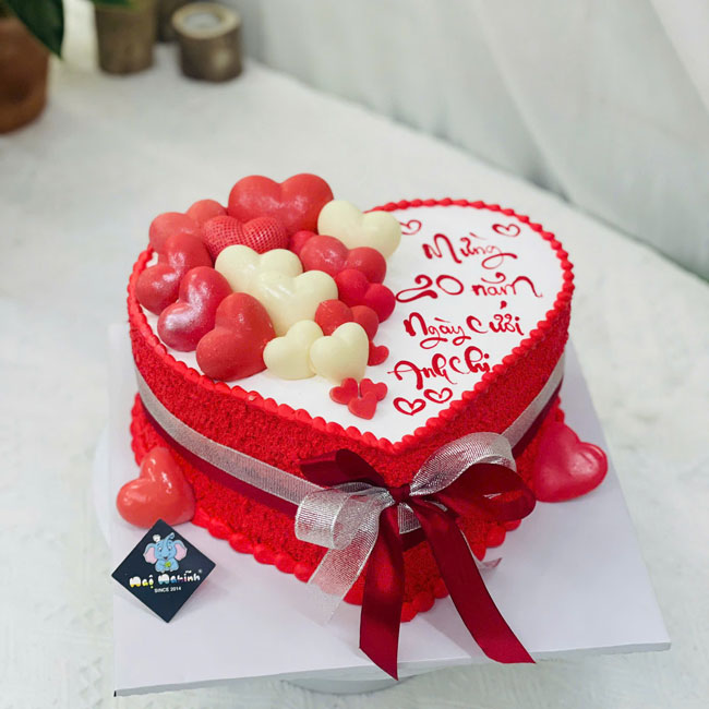 69-banh-kem-sinh-nhat-trai-tim-trang-tri-tim-ky-niem-ngay-cuoi