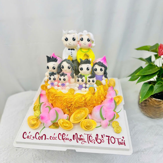 02-banh-kem-sinh-nhat-tao-hinh-gia-dinh-doc-dao