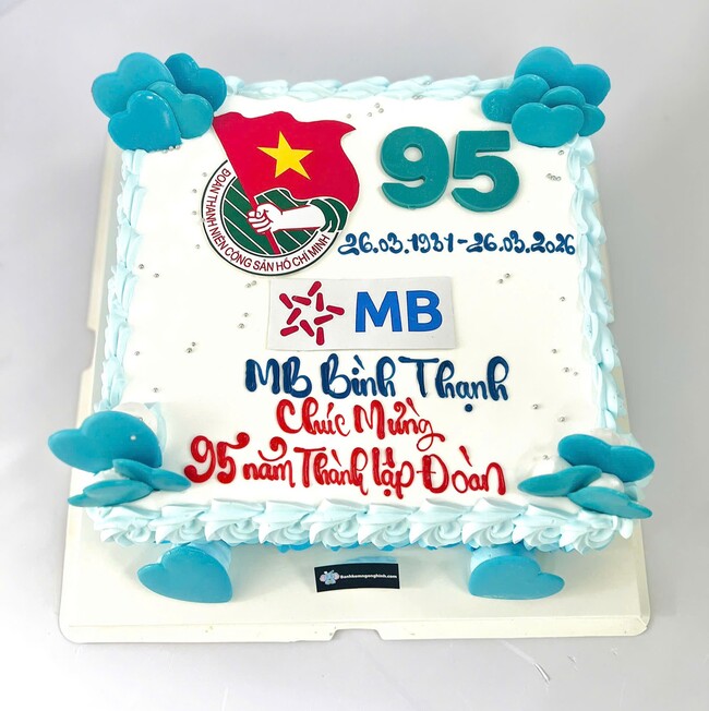 117 banh kem sinh nhat in hinh Doan su kien cong ty