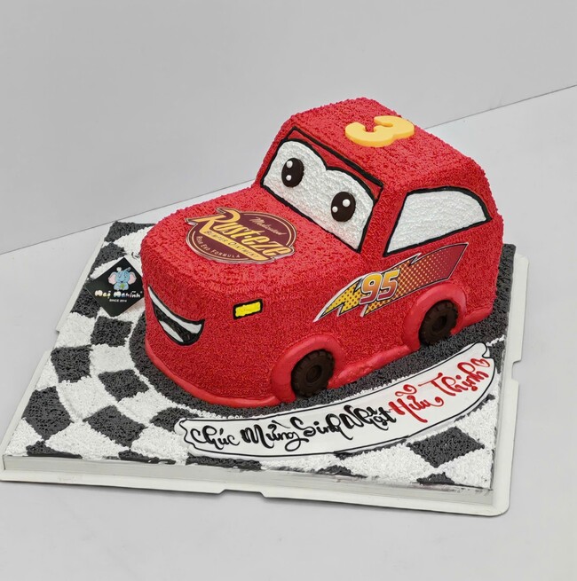 131 banh kem sinh nhat tao hinh 3d xe dua mau do