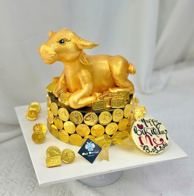 82 banh kem sinh nhat tao hinh 3d con trau tuoi suu ma vang