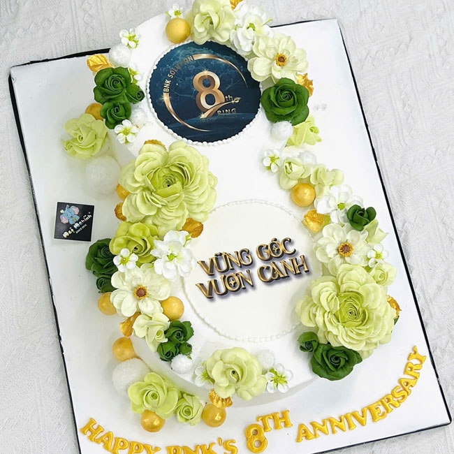 banh-kem-sinh-nhat-tao-hinh-so-8-bat-hoa