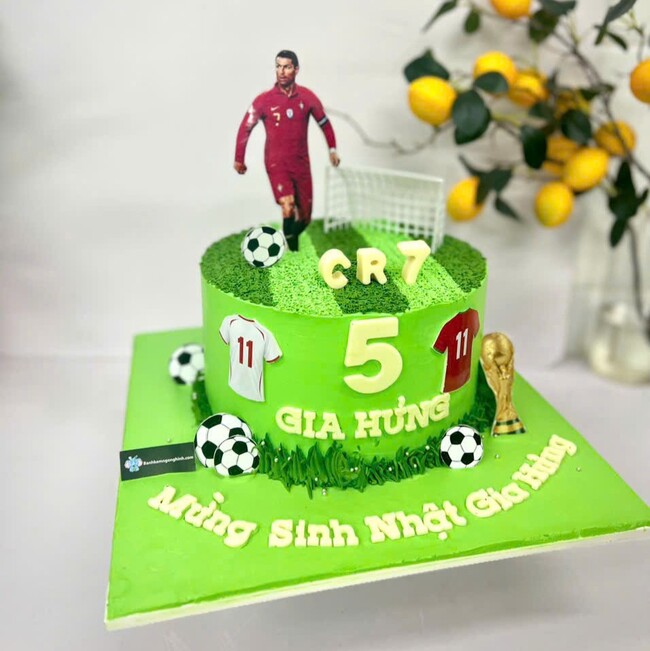 11 banh kem sinh nhat tao hinh cau thu da banh