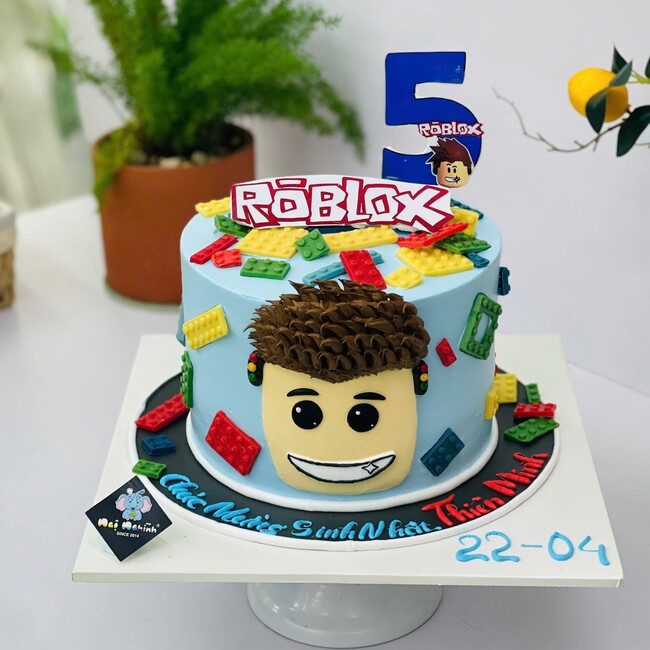 79 banh kem sinh nhat tao hinh mat roclox