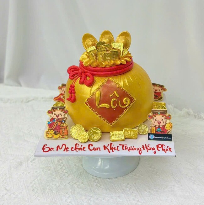 24 banh kem sinh nhat tao hinh 3d hu vang doc dao