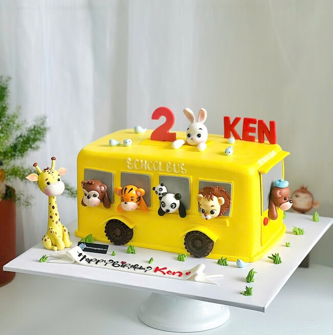 152 banh kem sinh nhat tao hiinh xe bus