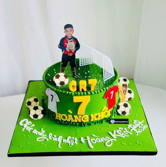 29 banh kem sinh nhat tao hinh 3d cau thu nhi